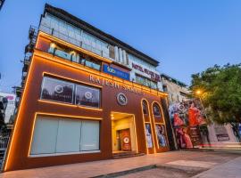 FabHotel Silver Inn，位于艾哈迈达巴德的酒店