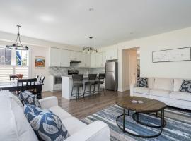 Luxury Mountain Townhome - Shuttle Patio & Trails，位于科灵伍德的酒店