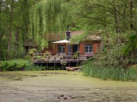 Fishing Chalet, Opglabbeek，位于Oudsbergen 的酒店