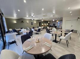 Logis Hôtel Restaurant Les Fontaines，位于朗沃隆的酒店