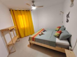 Casa Colibri - Confort et Authentique, à 300m de la plage !，位于明德卢的酒店