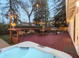 Modern 3BR Home in Napa with Hot Tub & Detached Office