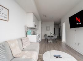 Stylish Modern Condo in the Heart of Toronto，位于多伦多的酒店