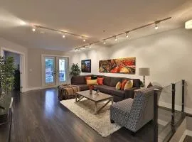 Ice District 2 Kings Private Parking Patio