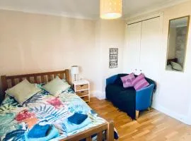Large Double room in West Kensington-Fulham