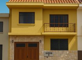 Casa centro histórico de Cuenca para grupos grandes de 4 a 56 personas，位于昆卡的酒店