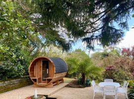 Tulip Gardens Estate - Spa, Sauna & Pet Friendly，位于春溪的酒店