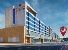 Studio M Arabian Plaza Hotel & Hotel Apartments，位于迪拜的酒店