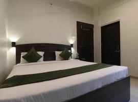Suman Lodging near Mahalaxmi Temple, Kolhapur，位于戈尔哈布尔的酒店