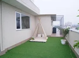 Central suites with Terrace by Luxury Heights