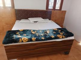 Astha Resturent pragti bhavan，位于巴雷利的酒店