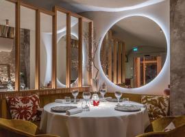 Auberge De Saint-R&eacute;my - Restaurant Gastronomique，位于圣雷米普罗旺斯的宾馆