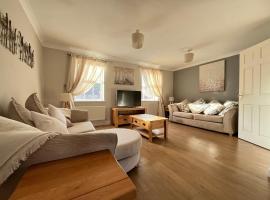 Holthart Town-House, Great for Groups, Families, Pets & Contractors，位于胡克的酒店