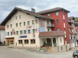Hotel-Gasthof Zum Oberen Wirt，位于雷根的酒店