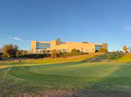 Hospedium Hotel Valles de Gredos Golf，位于塔拉尤埃拉的酒店