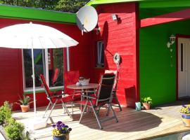 Ferienhaus Sonneneck mit Motorboot und Kanu，位于Basedow的酒店