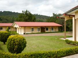 Foresta Camp, Habitaciones y Hostales en el Bosque，位于图兰辛戈的酒店