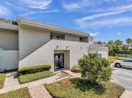Fun in the Sun - Coastal studio w pool access