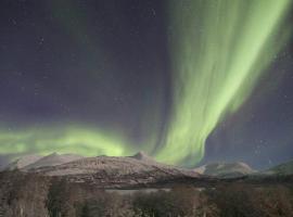 9 person holiday home in Øverbygd，位于Skjold的酒店