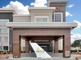 达拉斯爱之田拉金塔旅馆及套房