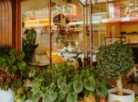 The Brown Hotel，位于甲米镇的酒店