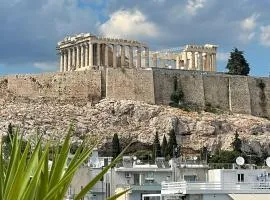 Charming Acropolis Flat with stunning shared Roof Terrace