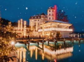 施劳斯西菲尔斯酒店，位于沃尔特湖畔佩莎赫的酒店