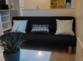 Appartement Cozy avec Parking privé, Wifi & Linge, Check-in autonome，位于Sévérac的酒店