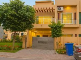 Haven Lodge, 5BR Entire Vacation Home in Bahria Enclave