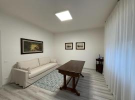 Elena's apartment - casa gialla，位于Quartesana的酒店