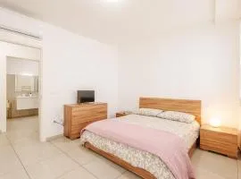 FaCentro - Free WiFi & Air Conditioning