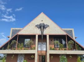 Aura Kabini by Tripture，位于Begūr的酒店