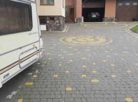 Будинок у Олени，位于波恰耶夫的酒店