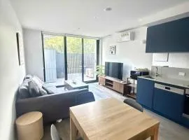 CBD - Pool - Sleeps 4 - Parking