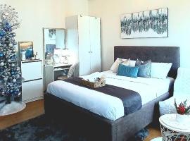 The Lumi&eacute;re Stays Sophisticated Escape Mallside Charm，位于特雷塞马蒂雷斯的带泳池的酒店