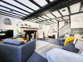 Leaf Tree Cottage, close to Coast, Lakes and Fells，位于沃金顿的酒店