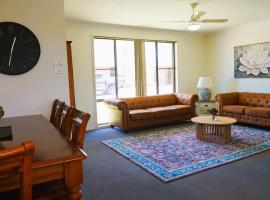 Quiet & Convenient，位于Denman的酒店