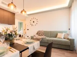 Jacuzzi Luxury 2-Bedroom Apartment Iseo Piazza Garibaldi - Terrace & AC
