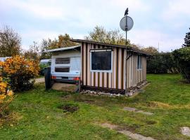 Wohnwagen mit feststehendem Vorzelt，位于费马恩的酒店