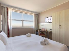 B&B Hotel Cherasco Langhe，位于凯拉斯科的带停车场的酒店