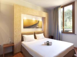 B&B HOTEL Malpensa Lago Maggiore，位于韦尔贾泰的酒店
