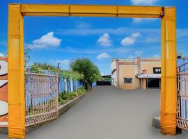 SPOT ON Hotel Royal Inn Bābupet Railroad Station，位于Chandrapur的酒店