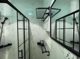 Classic Hideout Homes 1 Bedroom，位于Sotuom的酒店