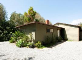 30 PCT OFF! Malibu Serene Cottage with King Bed, Beach, BBQ，位于马里布的酒店