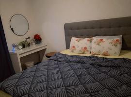 The castle & stay，位于厄勒布鲁的带泳池的酒店