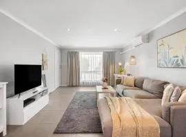 Brighton Escape - Seaside Living near Dining and Jetty