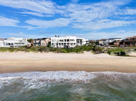 On the Beach Guesthouse Jeffreys Bay，位于杰弗里湾的海滩酒店