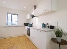 Modern Spacious Apartment, Free Parking, WiFi