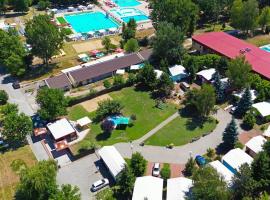 Chatova osada Family Resort Thermalpark inclusiv，位于帕廷斯的酒店