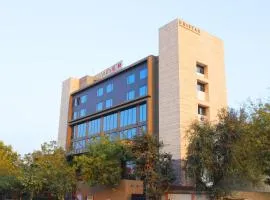 Ginger Ahmedabad, Kristar